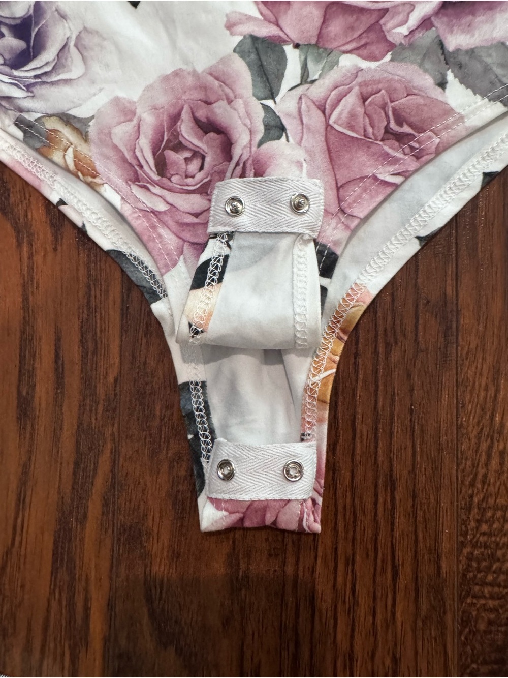 {Gaze} Floral V-Neck bodysuit in White with Pink & Rose Blooms - Picture 8 of 10